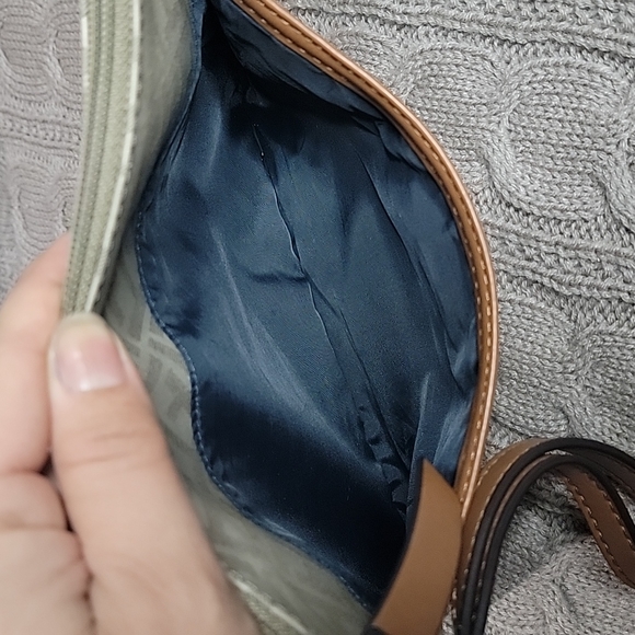 Tommy Hilfiger Wristlet & Card Holder - Picture 6 of 15